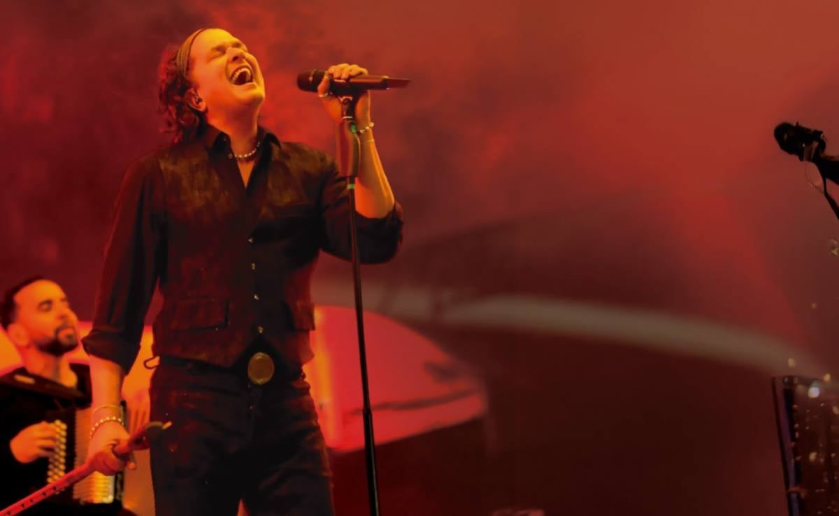 carlos-vives-retoma-el-romanticismo-con-te-dedico-y-un-videoclip-protagonizado-por-su-hijo