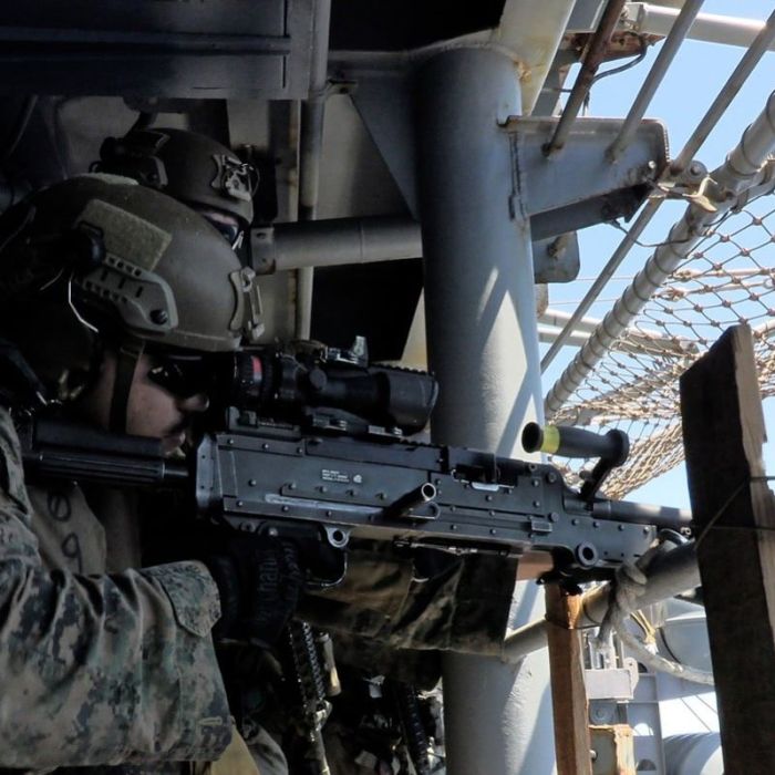 EE. UU. despliega el buque anfibio USS Tripoli y miles de marines hacia el Medio Oriente ante la guerra con Irán