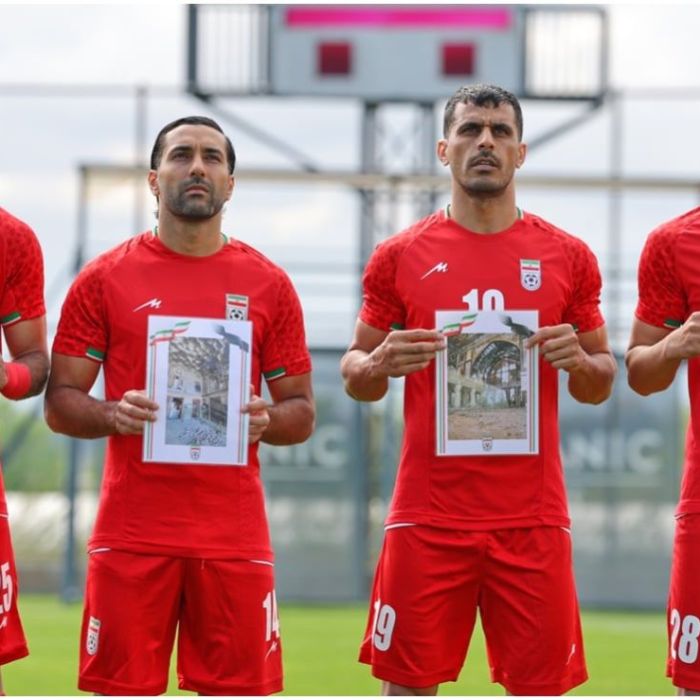 Irán posa con fotos de presuntas víctimas infantiles antes del amistoso contra Costa Rica en Antalya