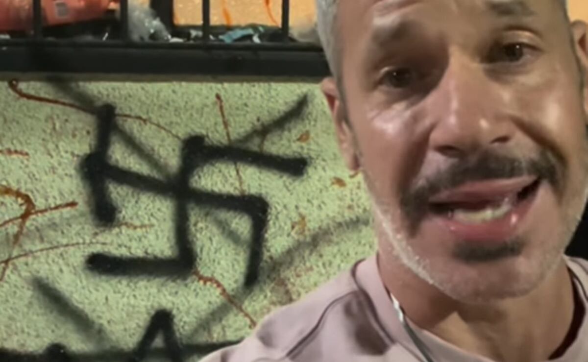 manifestantes-confrontan-a-amir-fattal-y-pintan-la-fachada-de-la-galeria-konig-en-la-condesa