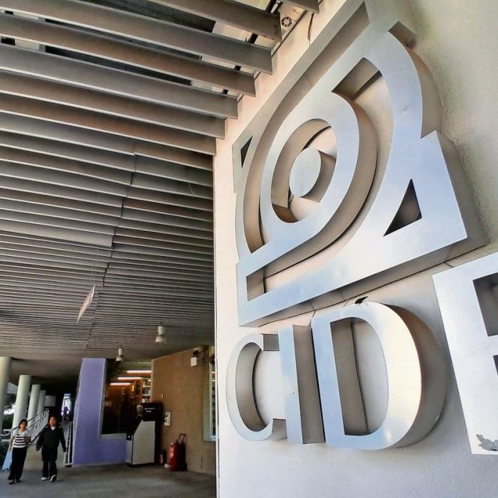 No se verifican en fuentes públicas correcciones de CIDE sobre el monto del contrato del comedor