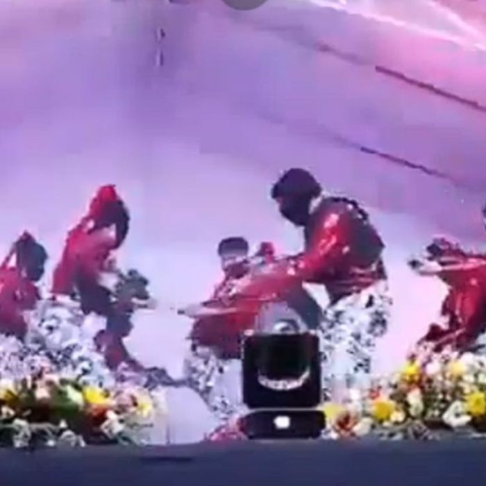 Polémica en Contepec: coreografía de alumnos del COBAEM muestra réplicas de armas y fotos de alcaldes asesinados