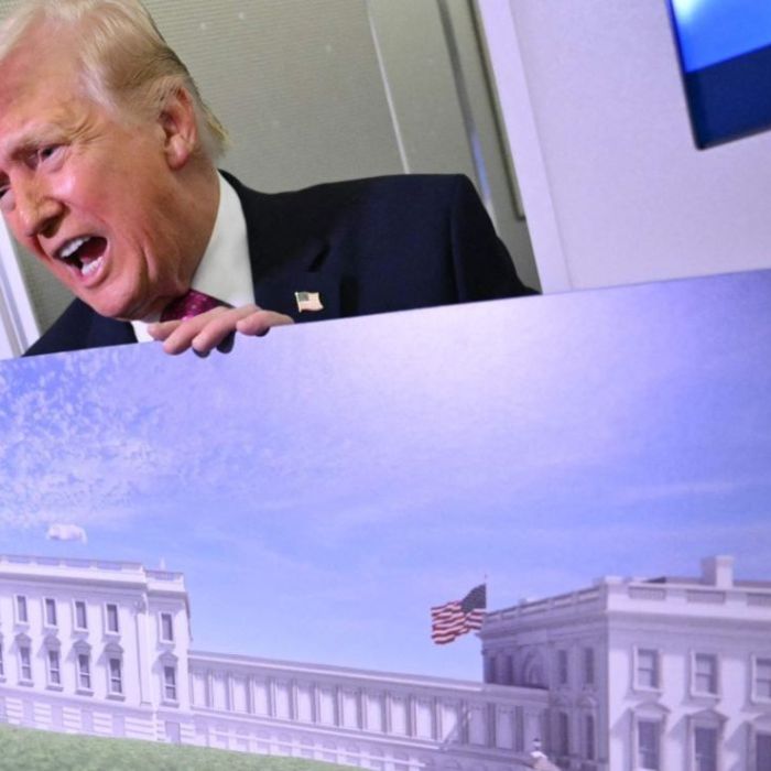 Trump afirma que militares participan en la construcción de un complejo bajo el salón de baile de la Casa Blanca
