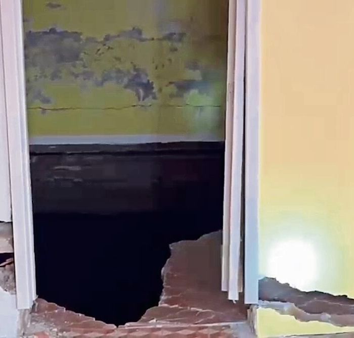 Demolerán tres viviendas en Naucalpan por socavón en la colonia Benito Juárez