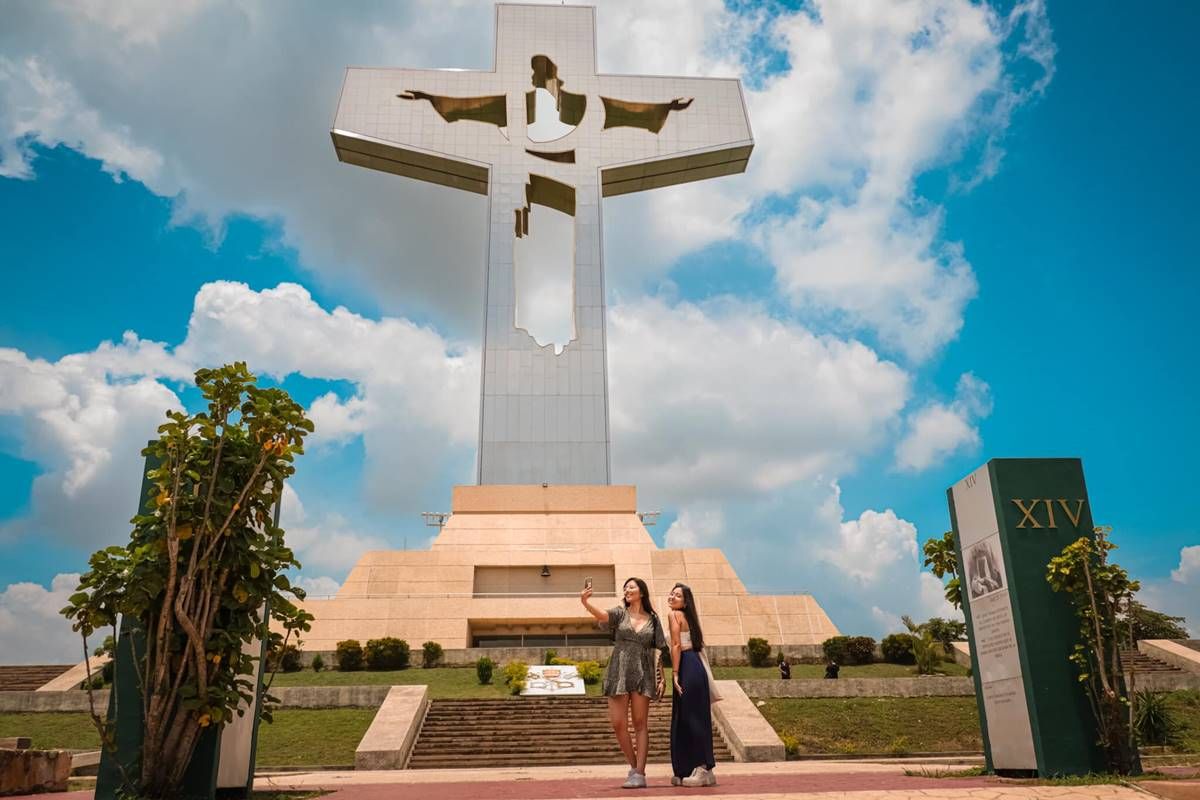 en-la-cima-de-copoya-el-glorioso-cristo-de-chiapas-y-su-mirada-sobre-tuxtla