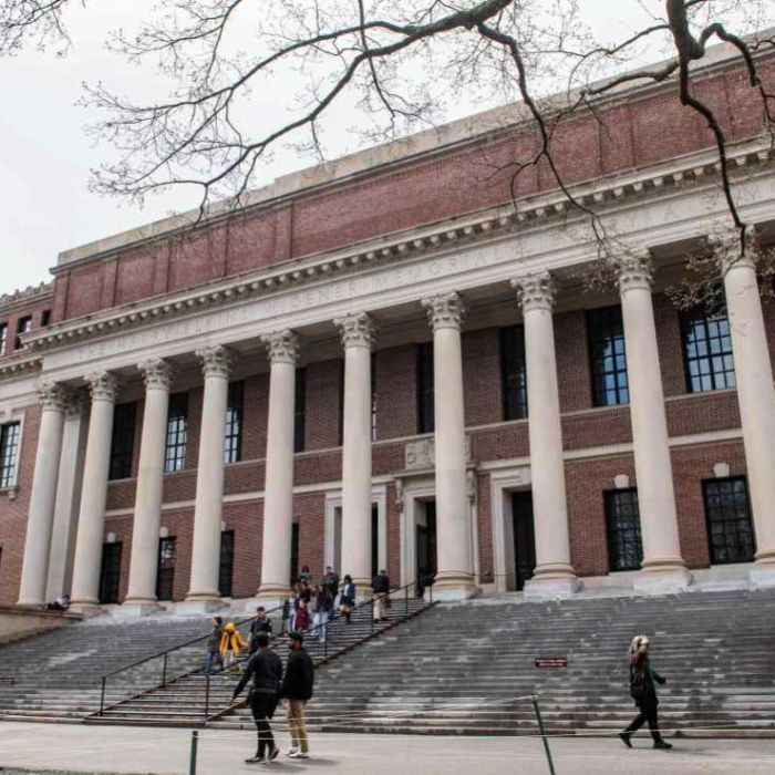 Juez federal en Boston frena exigencia del Gobierno de Trump para recopilar datos de raza en admisiones universitarias