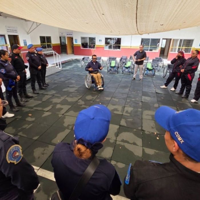 Metro y SSC capacitan a policías en trato e inclusión para personas con discapacidad