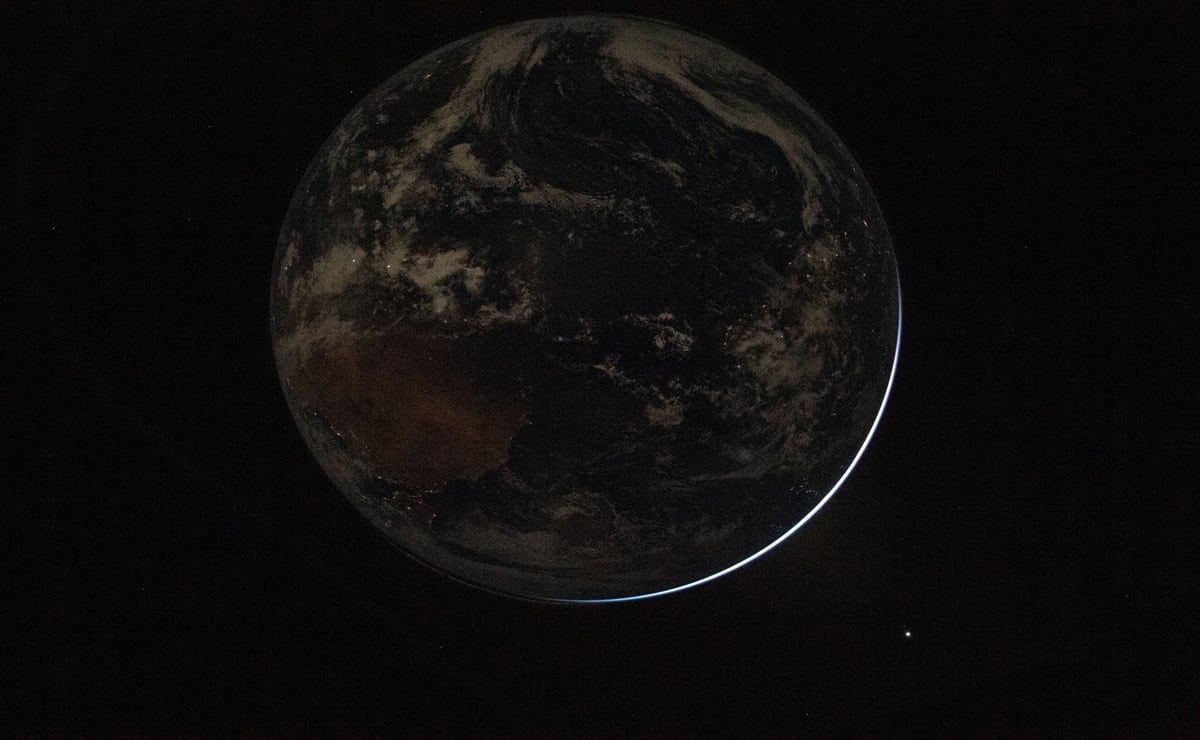 nasa-explica-el-borde-brillante-en-fotos-de-la-tierra-tomadas-por-artemis-ii