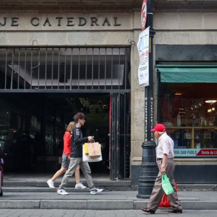 Pasaje Catedral: comercios de arte sacro frente a la gentrificación y la competencia china