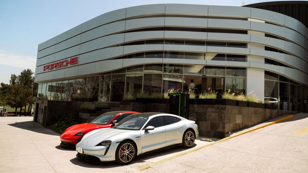 porsche-reabre-porsche-centre-santa-fe-con-el-concepto-destination-porsche