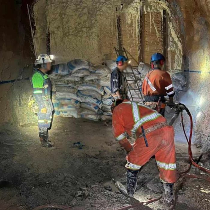 Rescate en la mina Santa Fe, Sinaloa: un minero recuperado; continúan labores para localizar a tres más