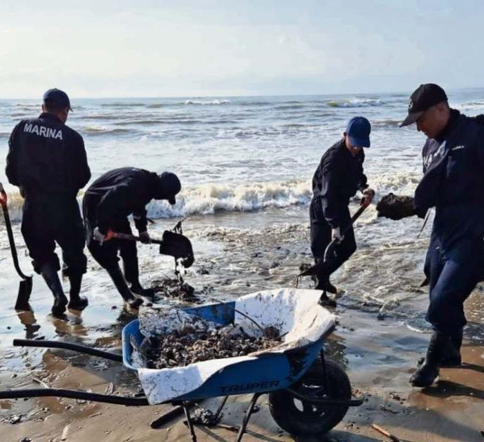 Semar identifica a un buque y a dos chapopoteras como orígenes del derrame en el Golfo