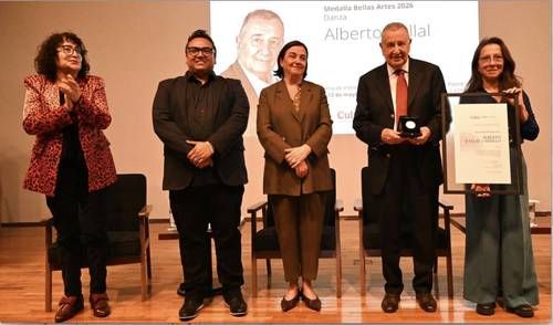 Alberto Dallal recibe la Medalla Bellas Artes 2026 en la categoría de Danza