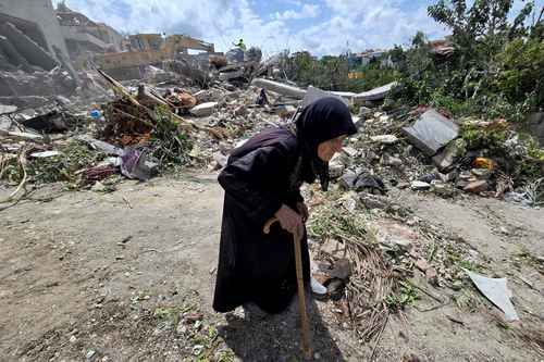 Ataque aéreo israelí en Deir Qanoun al‑Nahr deja al menos 14 muertos