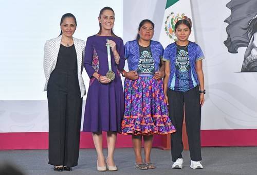 corredoras-indigenas-mexicanas-brillan-en-el-23-maraton-de-la-gran-muralla-china