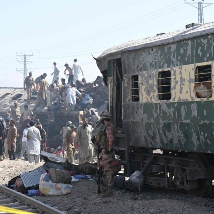 Explosión en un tren en Quetta deja decenas de muertos y heridos