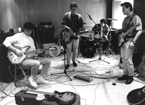 Hombres G estrena el documental “Los mejores años de nuestra vida” y repasa 40 años de carrera