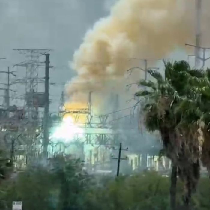 Incendio en subestación eléctrica deja sin luz a varias colonias de Reynosa