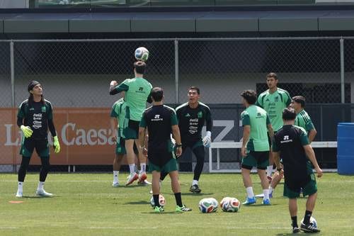 La Selección Mexicana inicia concentración en el CAR; Aguirre advierte que quien no se presente quedará fuera