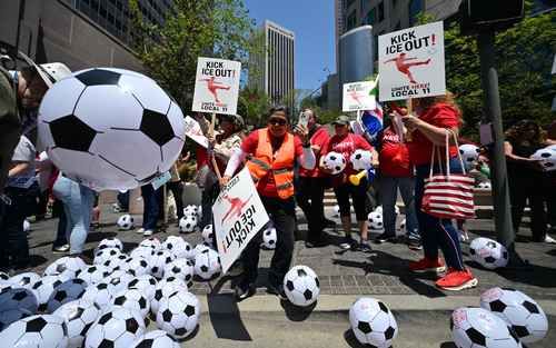 Miles marchan en Estados Unidos el 1 de mayo en protestas contra la guerra y las políticas migratorias
