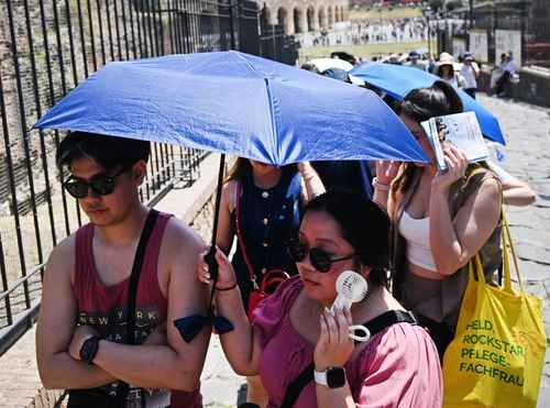 Ola de calor precoz en Europa rompe récords y deja muertes; Italia declara alertas rojas