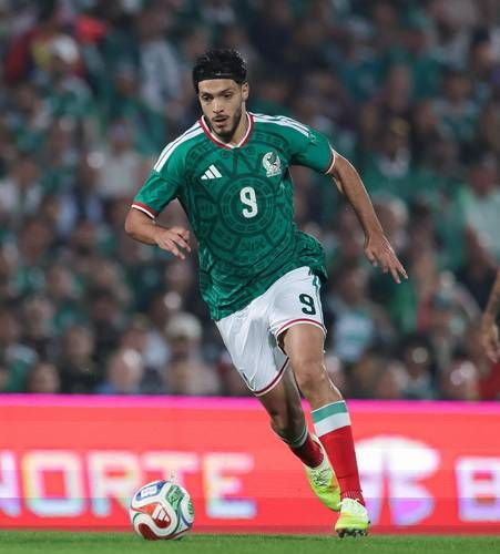 raul-jimenez-y-cesar-chino-huerta-se-integran-a-la-concentracion-del-tri-en-pasadena-2