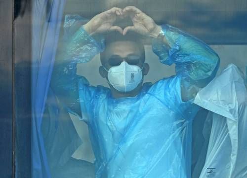 Repatrían a pasajeros del MV Hondius tras brote de hantavirus; operativo internacional coordinado por la OMS