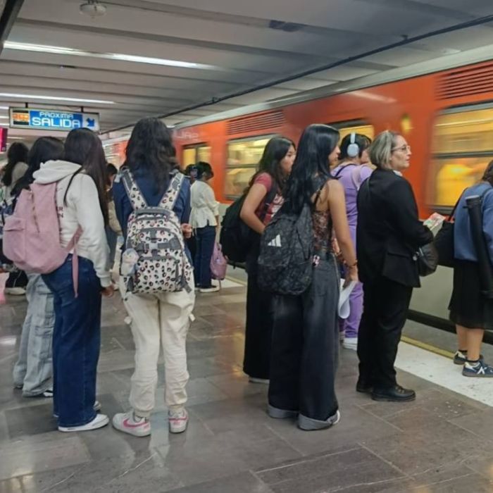Retrasos y aglomeraciones en el Metro CDMX este lunes, 25 de mayo de 2026