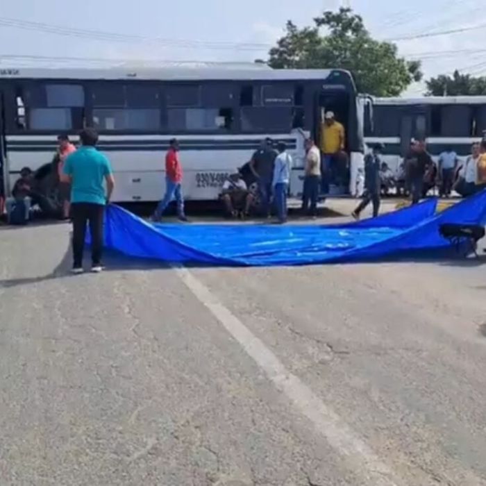 Sección 22 mantiene paro indefinido y bloquea principales accesos carreteros de Oaxaca