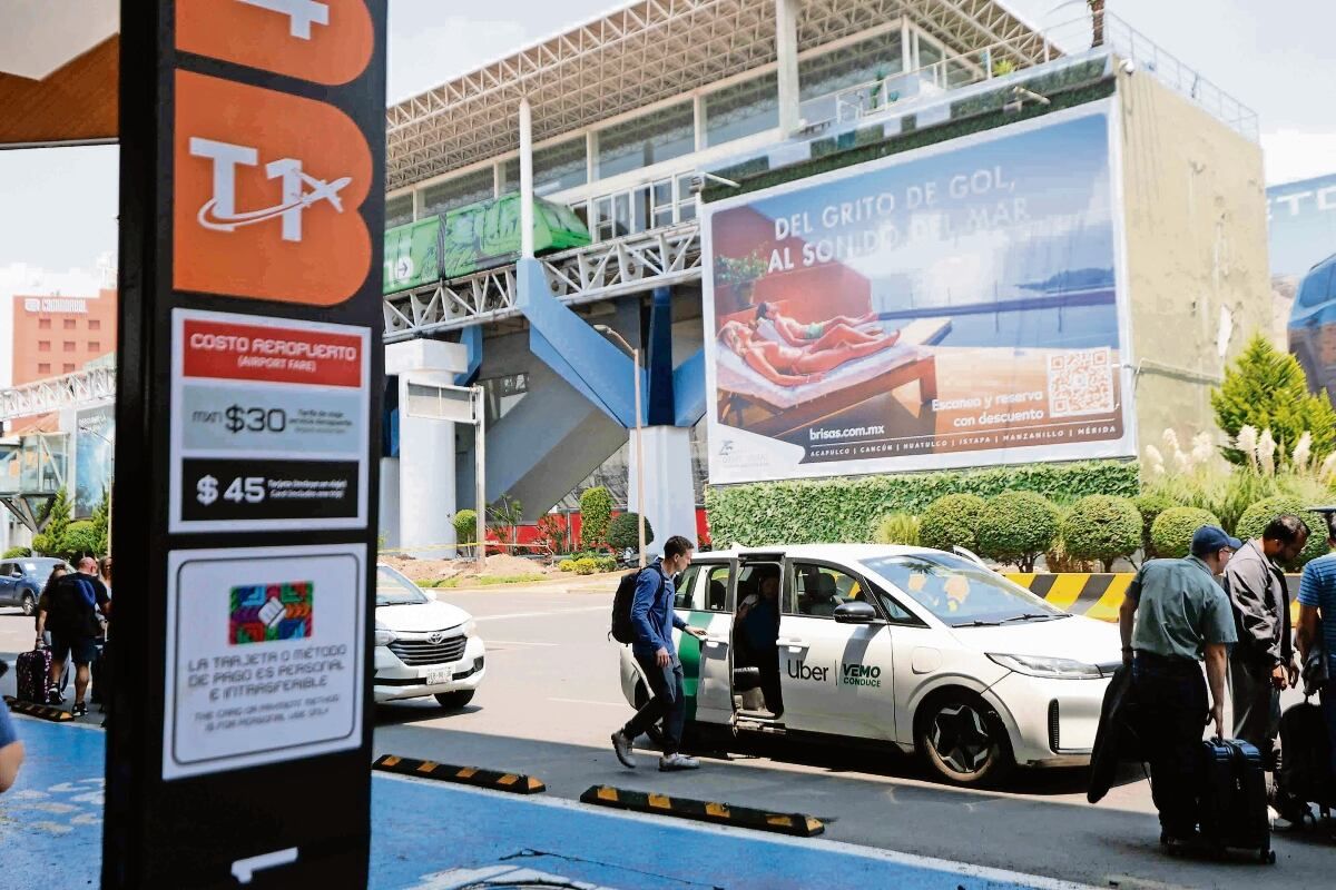 taxis-por-aplicacion-siguen-operando-en-el-aicm-pese-a-operativo-y-obras