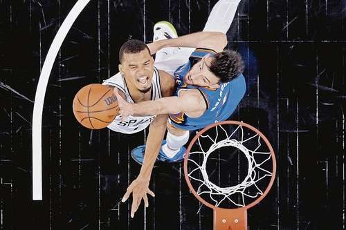 wembanyama-anota-33-y-los-spurs-vencen-103-82-al-thunder-la-serie-queda-2-2-3
