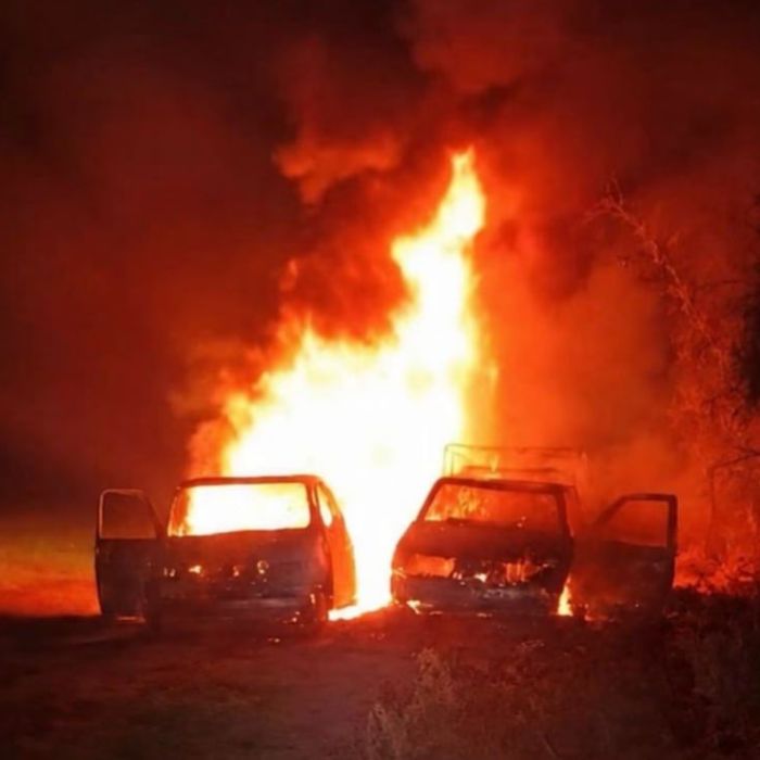 Dos camionetas se incendian en Tlaxcoapan; transportaban presunto combustible ilegal