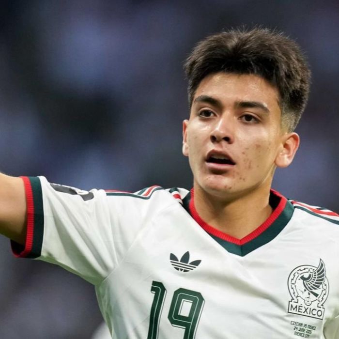 Gilberto Mora rompe un récord y se convierte en el mexicano más joven en debutar en un Mundial