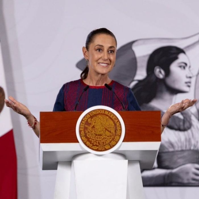 Sheinbaum critica a Salinas Pliego tras comparación entre Olinia e Italika