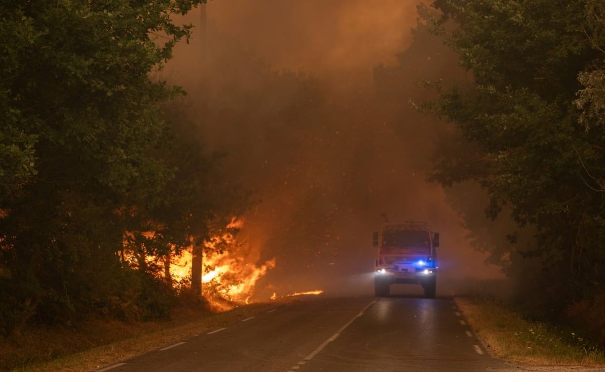 Evacúan a 2 mil 500 personas por reactivación de incendio en la Provenza francesa