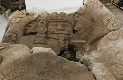 Restauradores destacan la conservación del monolito de Tlaltecuhtli en el Museo del Templo Mayor
