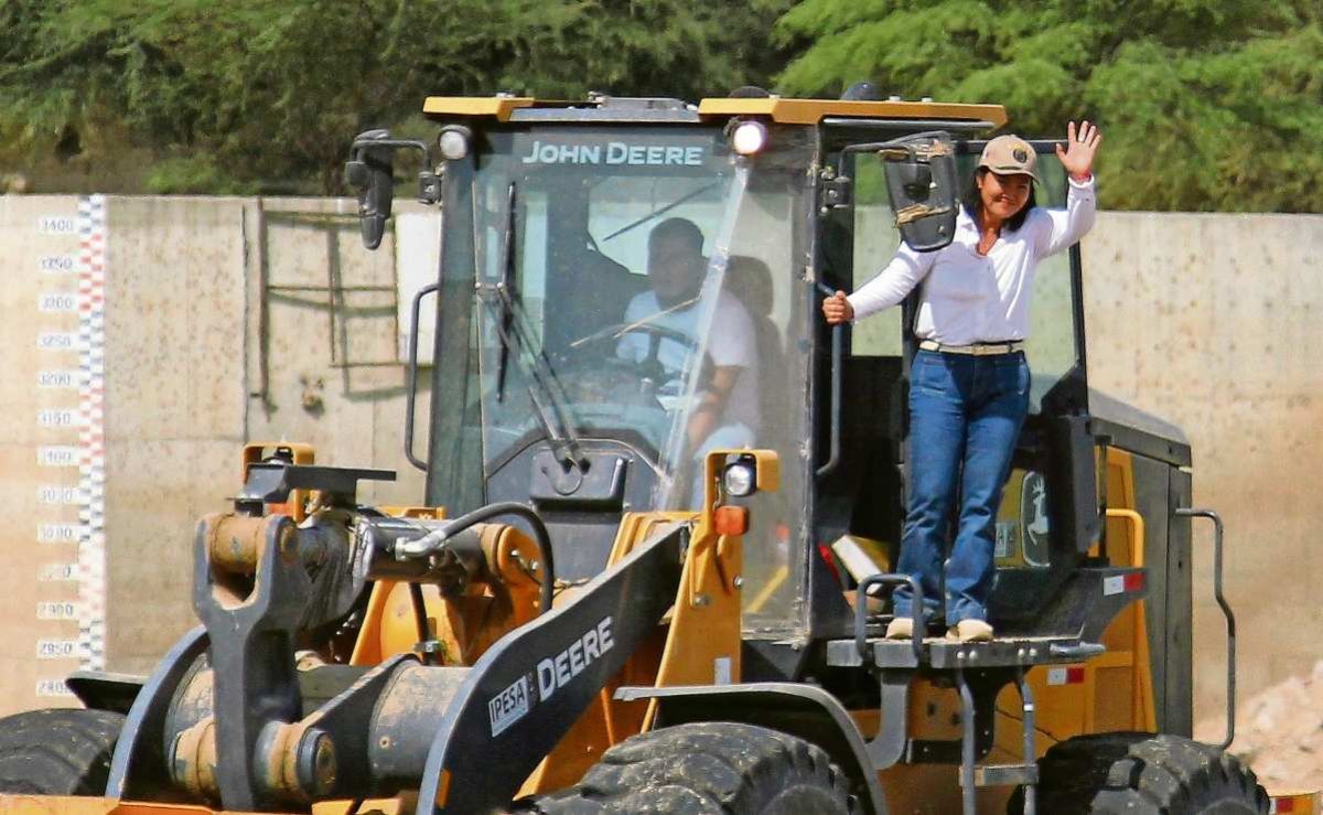 Keiko Fujimori inicia su gobierno en Perú con cinco desafíos prioritarios