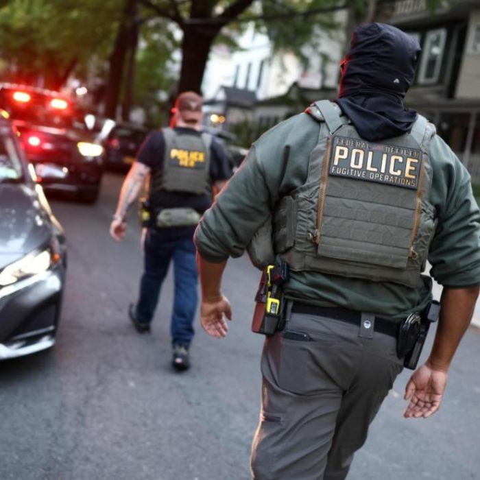 Agente de ICE hiere a un hombre durante operativo en Nueva York