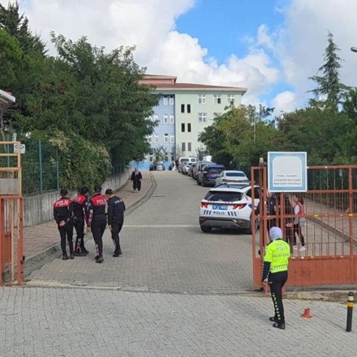 Ataque con cuchillo en escuela de Estambul deja una estudiante muerta y siete heridas
