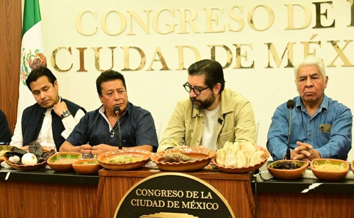 bloqueo-en-san-gregorio-deja-perdidas-de-13-5-millones-de-pesos-a-la-feria-del-mole