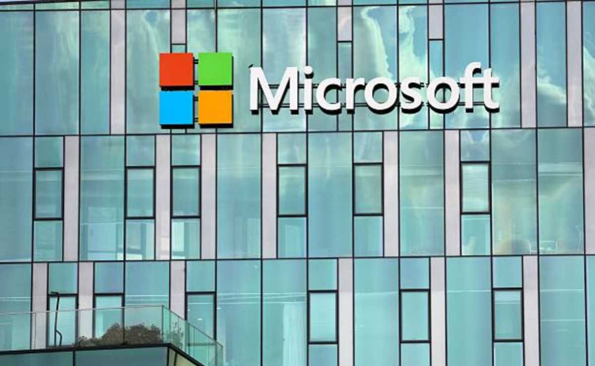 eu-suspende-a-microsoft-de-programa-de-residencia-permanente-por-presunto-fraude-migratorio