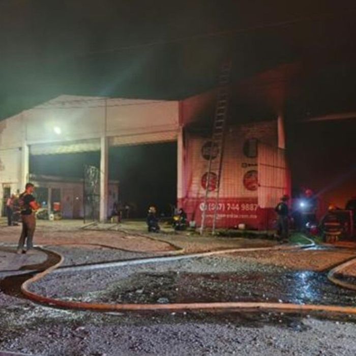 Fiscalía de Sinaloa investiga incendio que destruyó una bodega en Culiacán