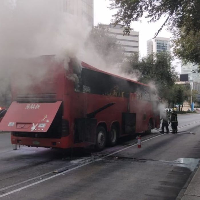 Incendio en autobús moviliza a servicios de emergencia en la colonia Tabacalera