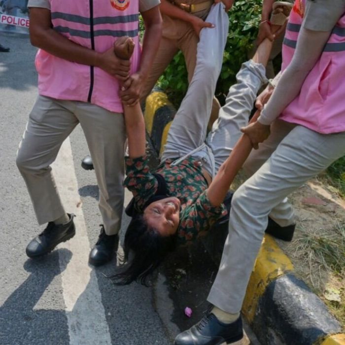 India detiene a miles de manifestantes durante protestas contra Modi y la autoridad electoral