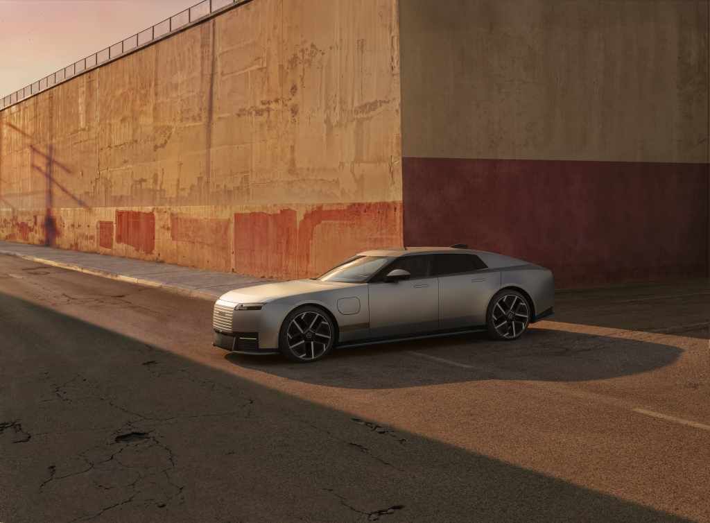 jaguar-type-01-el-nuevo-gt-electrico-de-mas-de-1000-hp-debuta-en-nueva-york