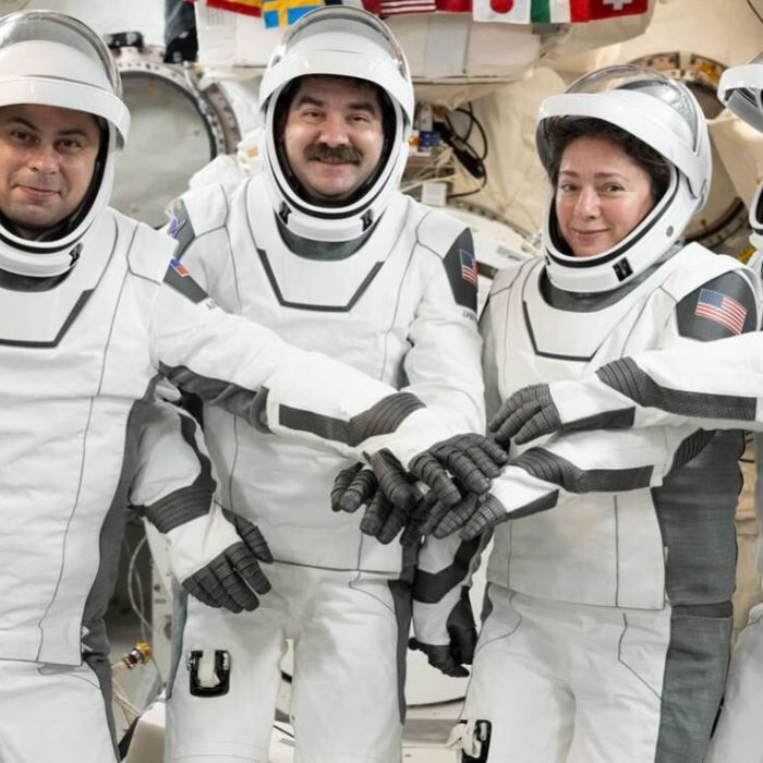 La misión Crew-12 inicia su regreso a la Tierra tras casi ocho meses en la EEI
