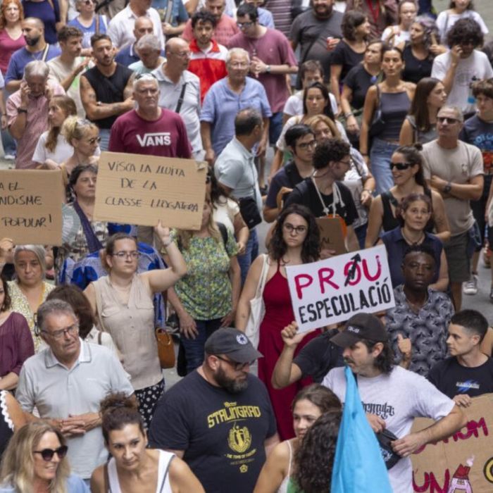 Miles de personas marchan en España por el derecho a la vivienda