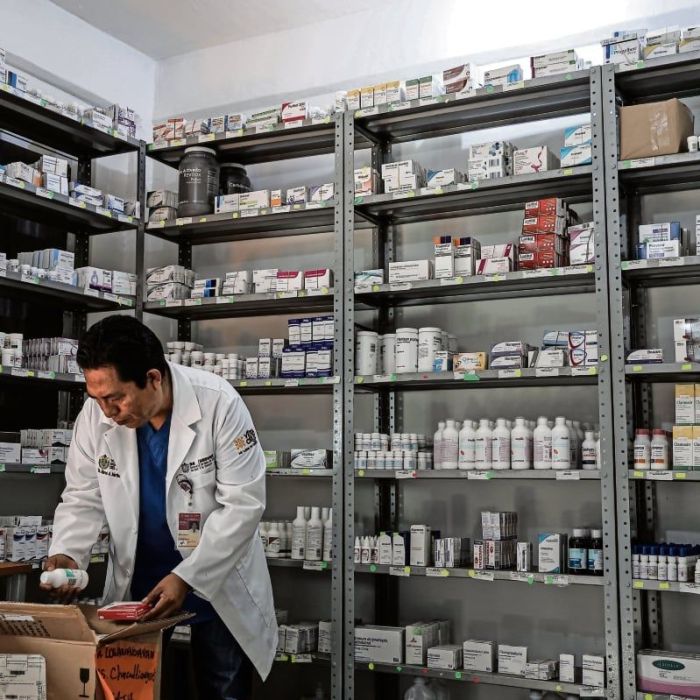 Senadora propone prohibir que influencers promocionen medicamentos
