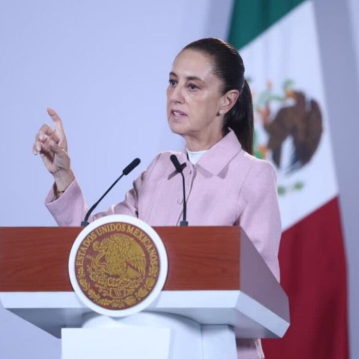 Sheinbaum exige a Kuri y Johnson cumplir la ley por academia policial en Querétaro