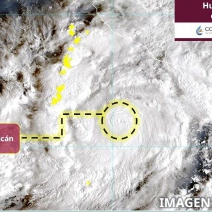 “Simón” se intensifica a huracán categoría 2 frente a las costas del Pacífico mexicano